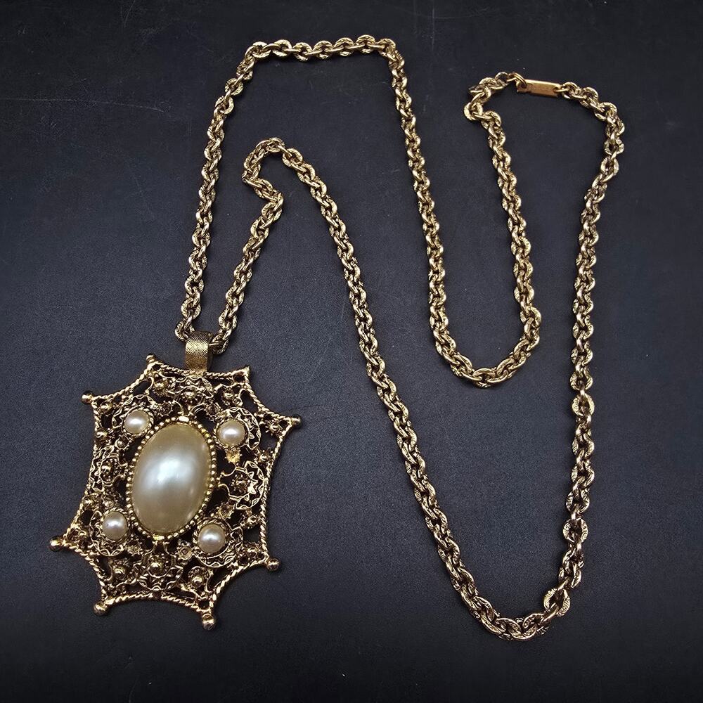 Vintage Carol Dauplaise Faux Pearl Pendant Necklace Gold Tone Patent Number